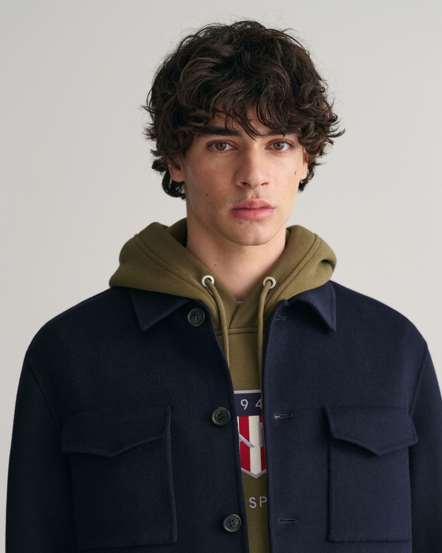 Casaco cosido à mão com 4 bolsos