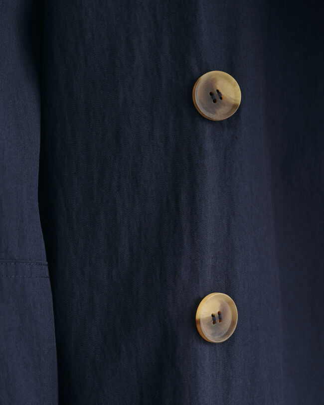 Casaco estilo gabardina com comprimento médio