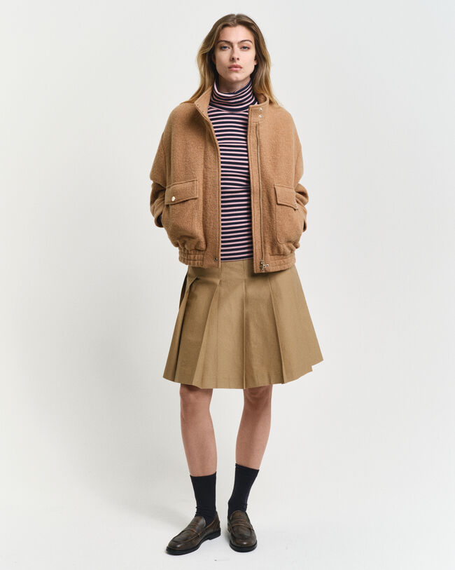 Camisola de manga comprida com gola alta em malha canelada às riscas