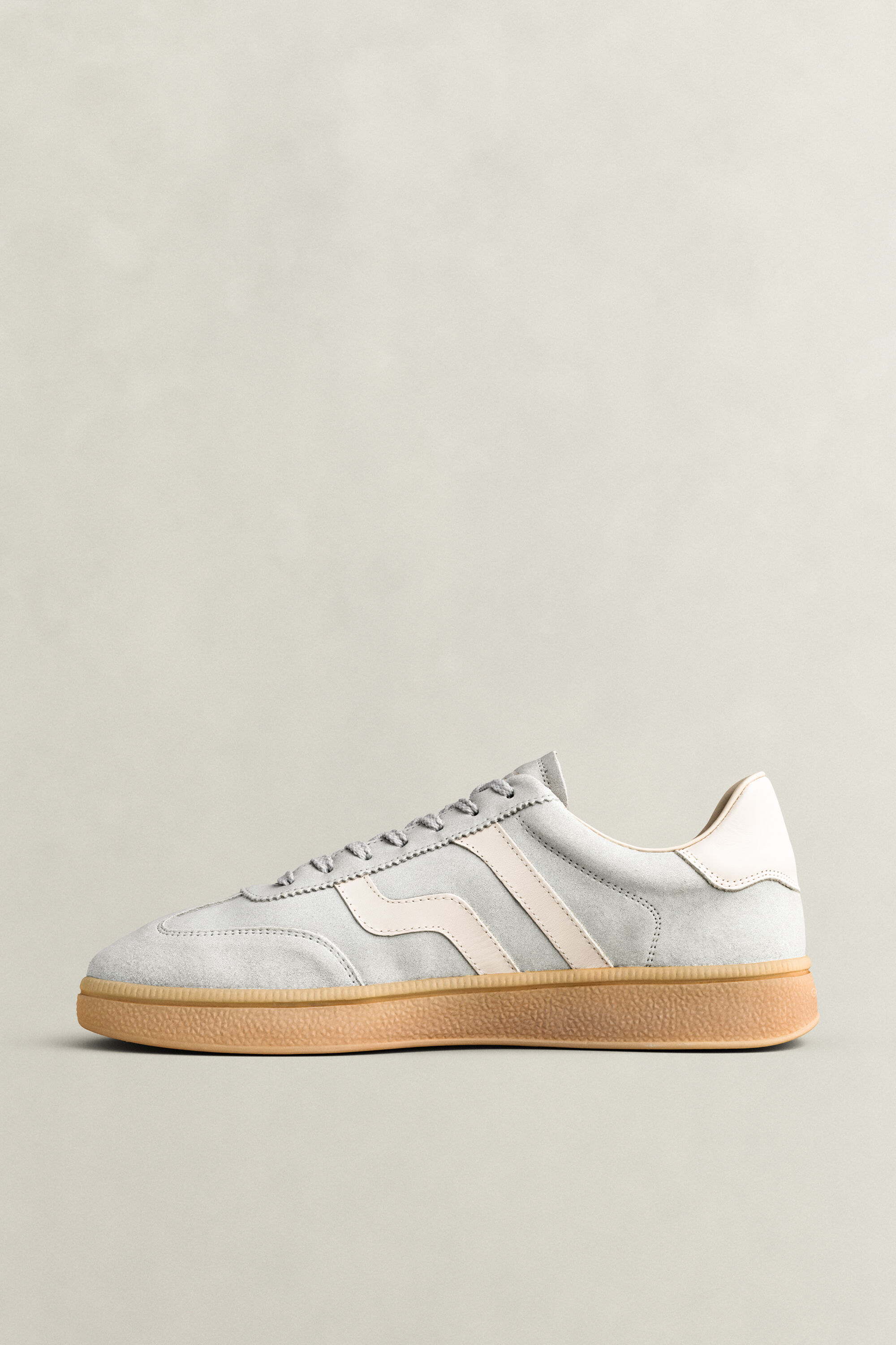 Ténis em camurça Cuzmo