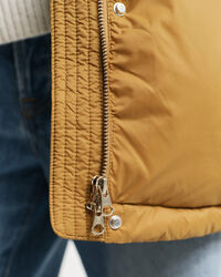 Blusão de penas com comprimento médio