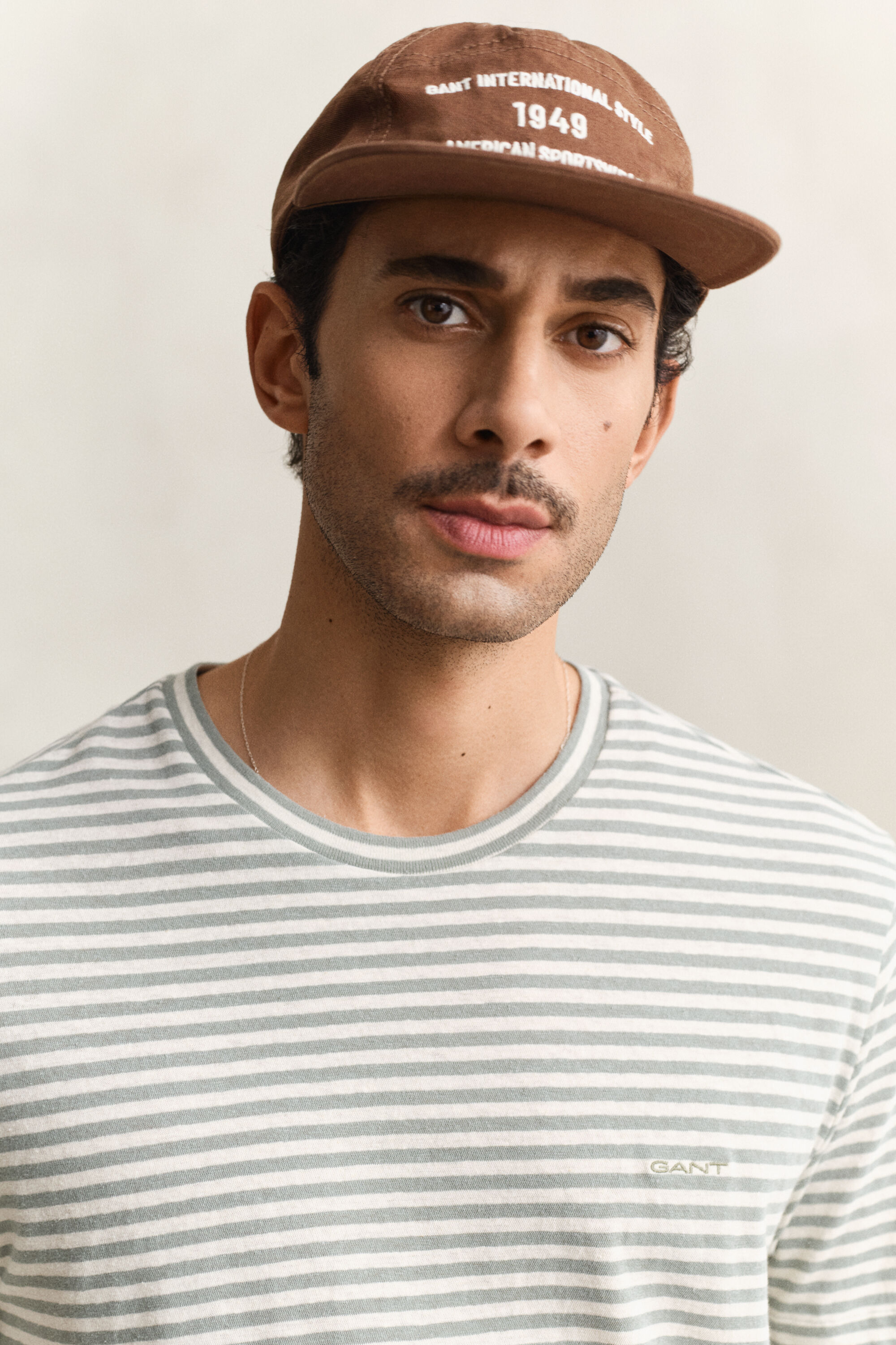 T-shirt em linho e algodão às riscas