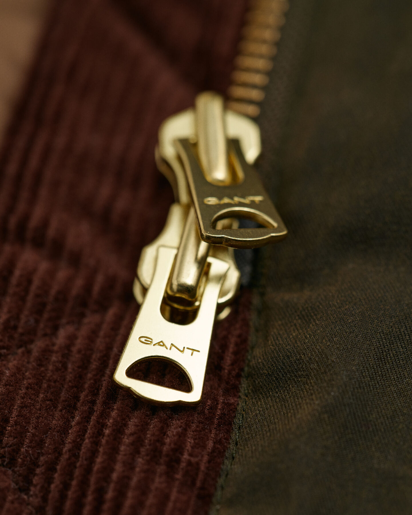 Casaco de comprimento médio com acabamento encerado