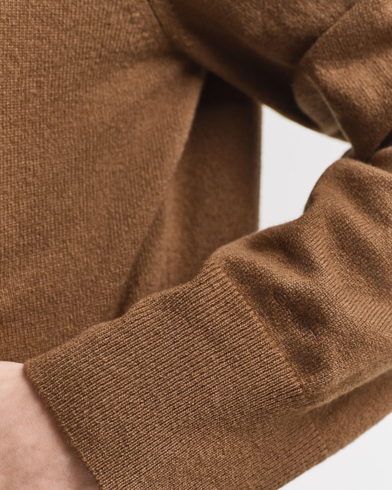 Sweatshirt com capuz e fecho em lã extrafina