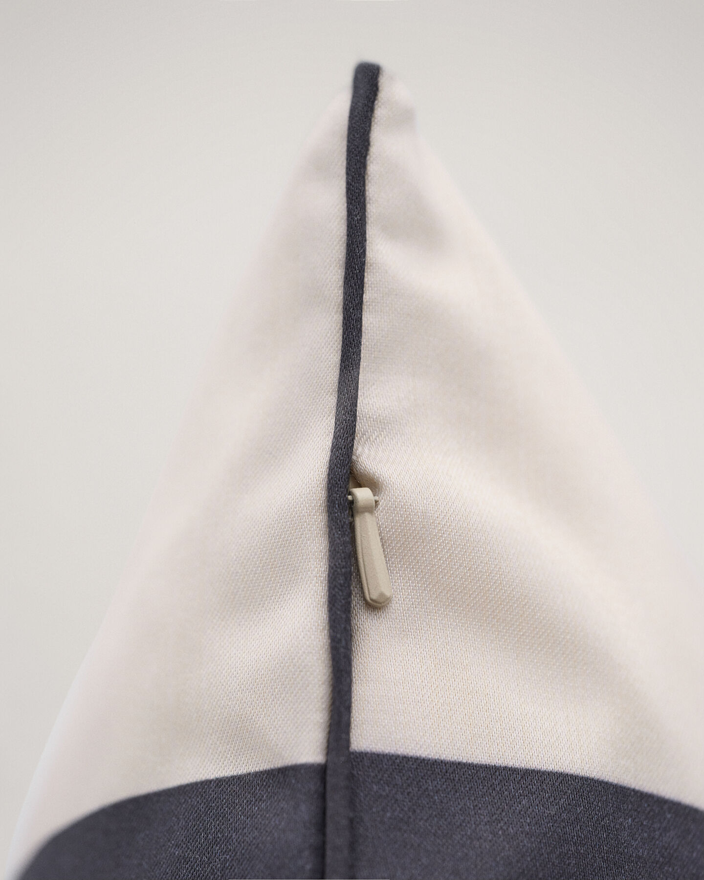 Almofada às riscas Bold