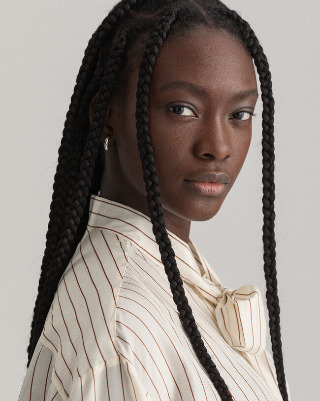 Camisa de seda com la&ccedil;o Pinstripe