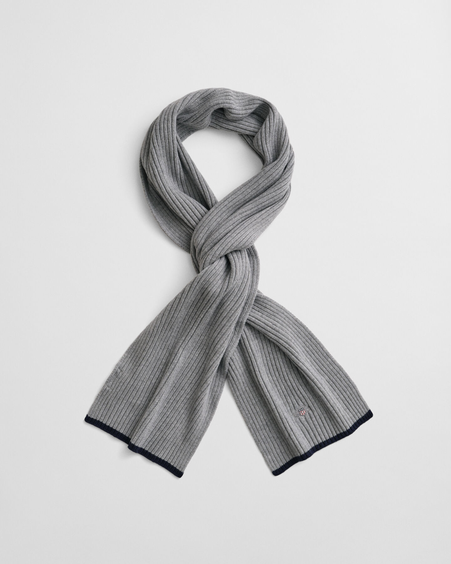 Conjunto de oferta com gorro e cachecol Essential