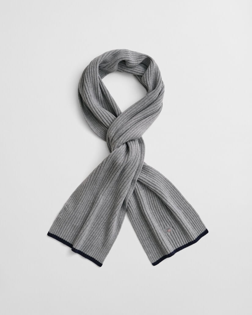 Conjunto de oferta com gorro e cachecol Essential