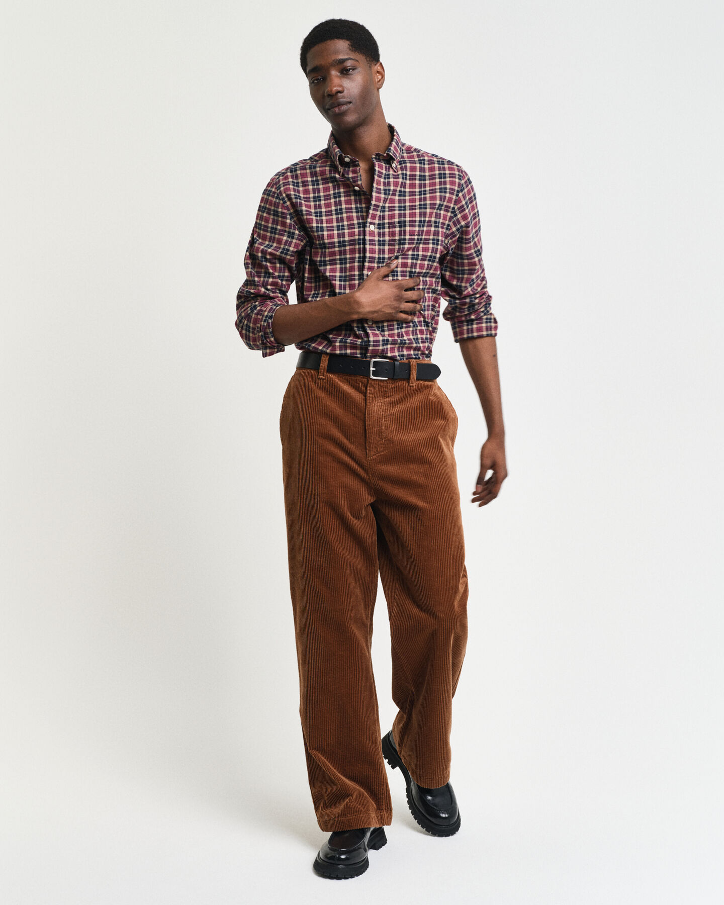 Camisa em sarja leve com padr&atilde;o de xadrez regular fit