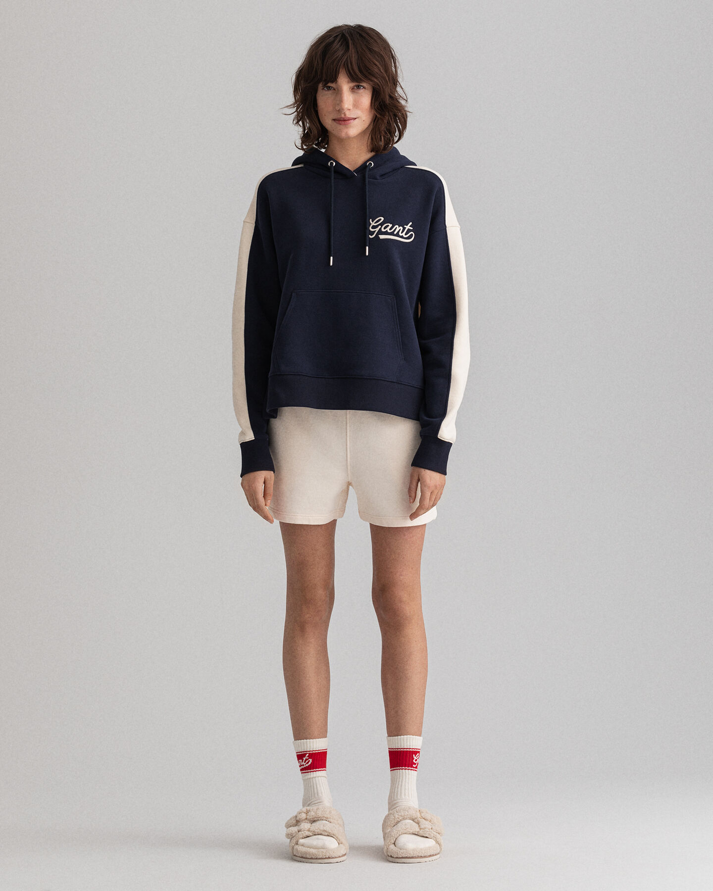 Sweatshirt com capuz e bloco de cor