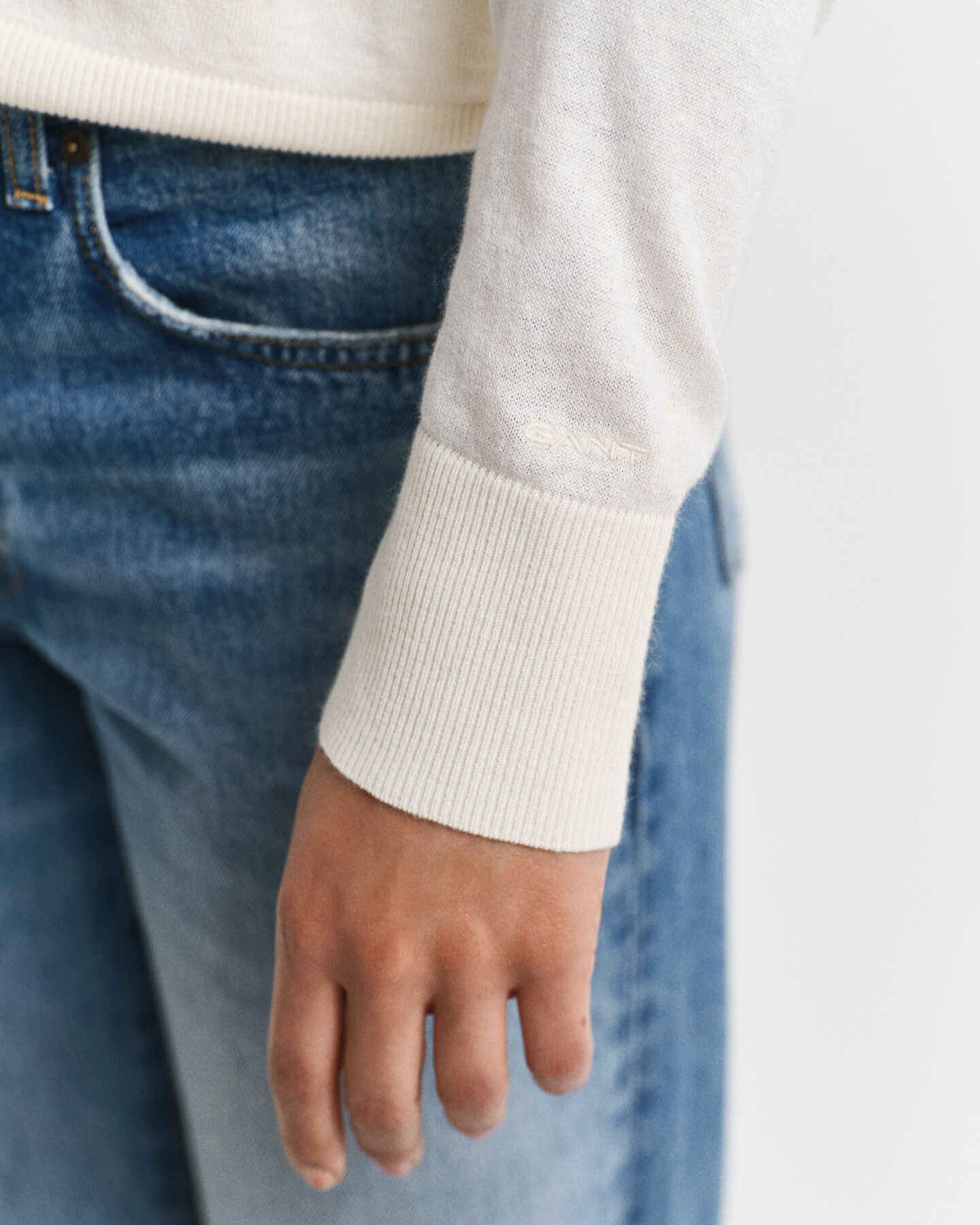 Camisola de malha fina com decote em V