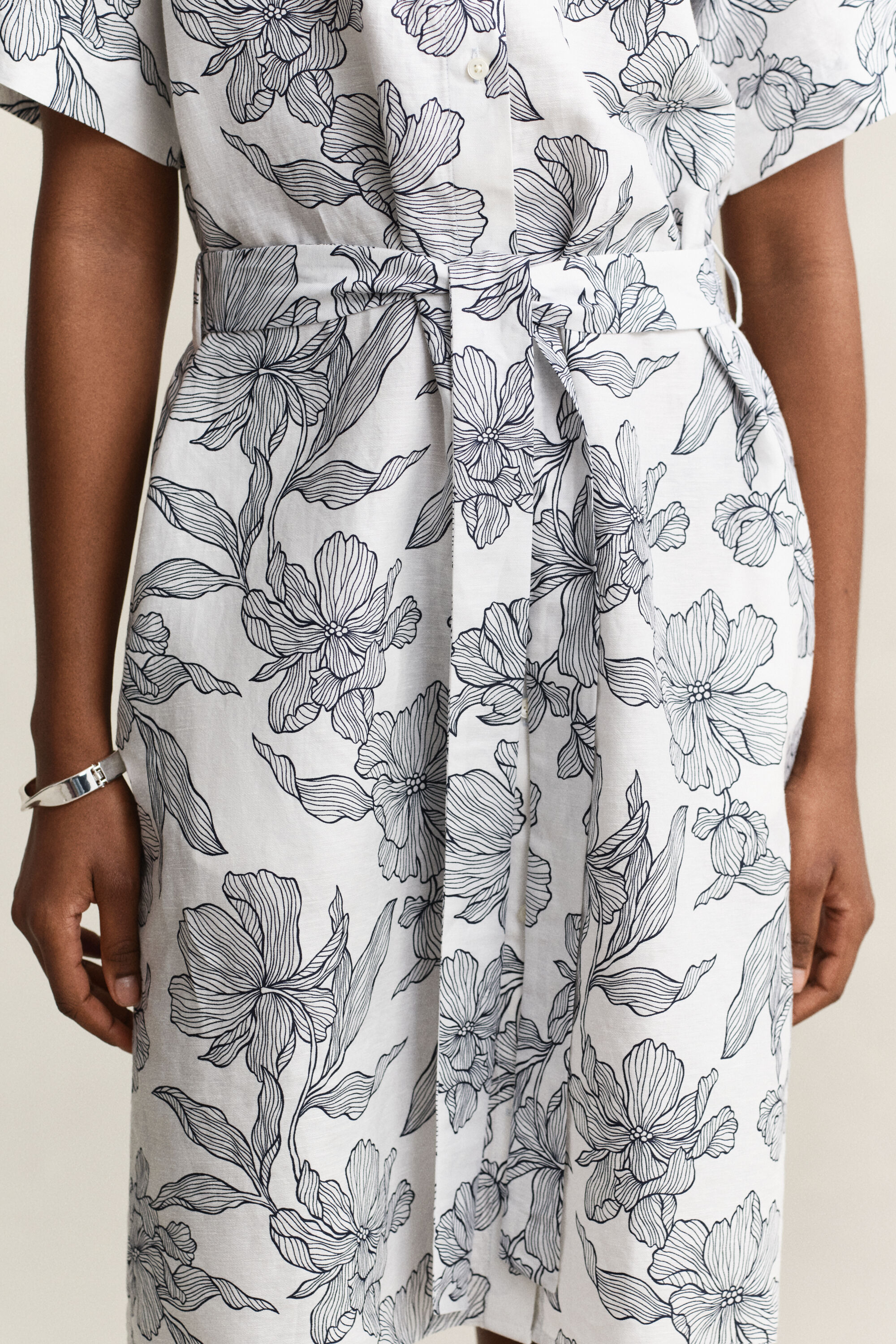 Vestido-camisa em linho floral