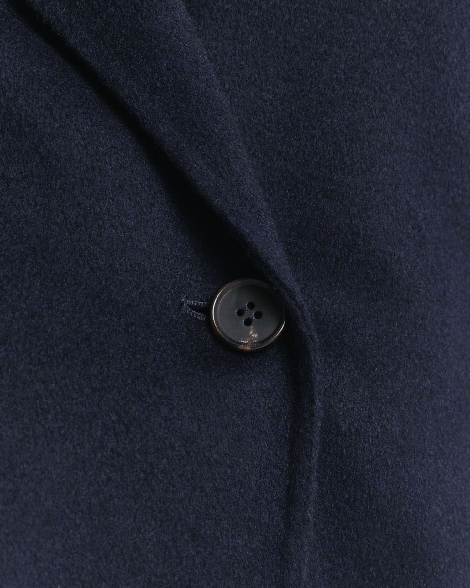 Casaco com cinto cosido à mão