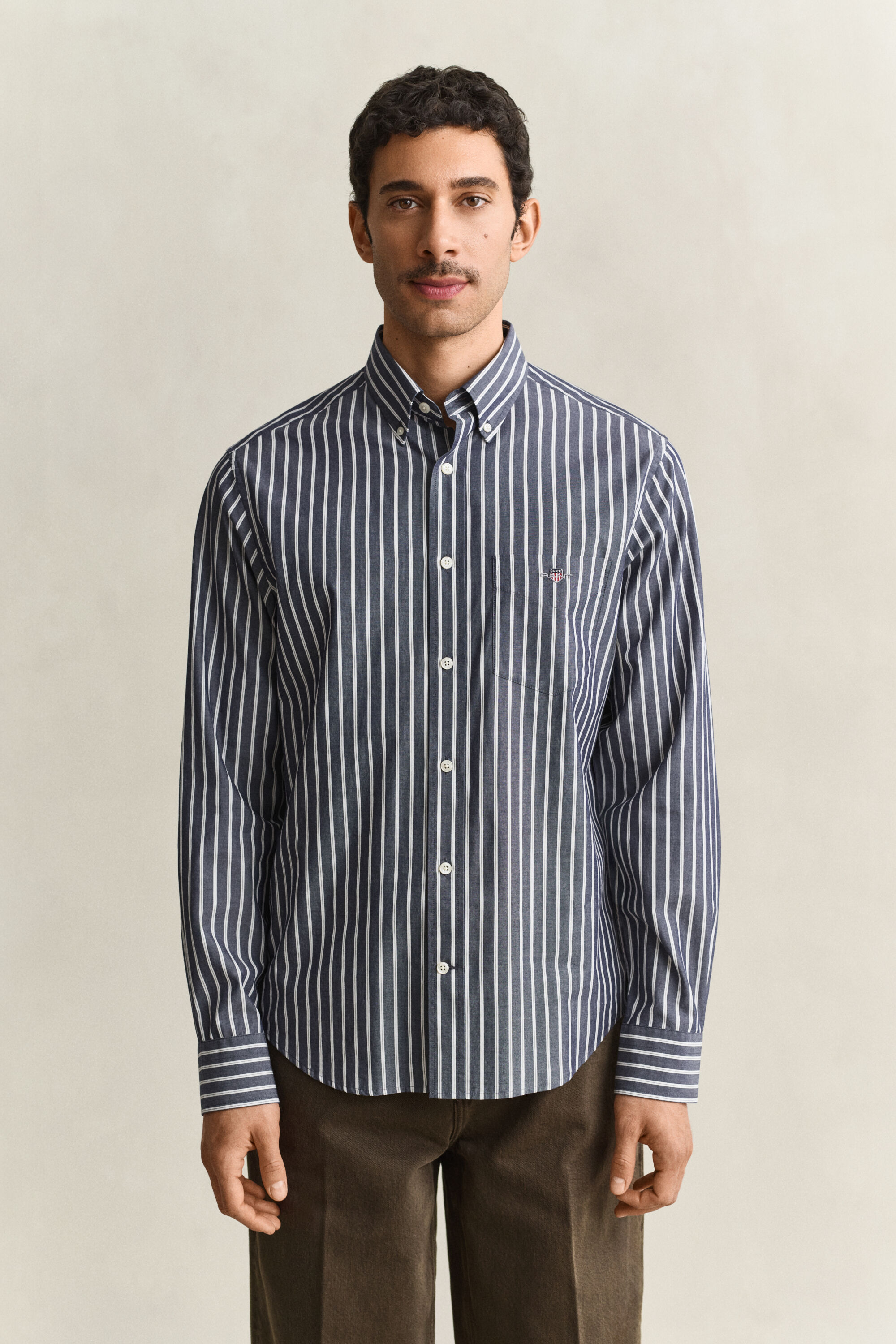 Camisa em popelina às riscas