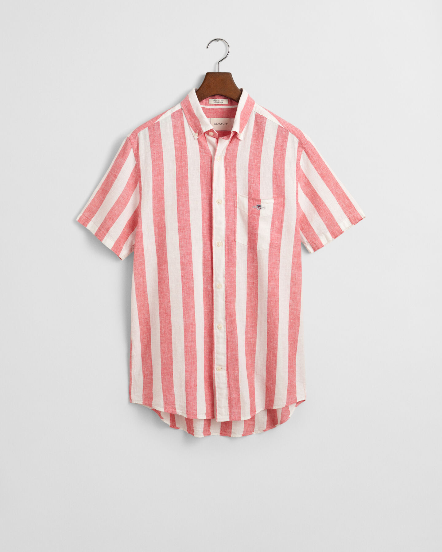 Camisa de manga curta em linho e algod&atilde;o &agrave;s riscas regular fit