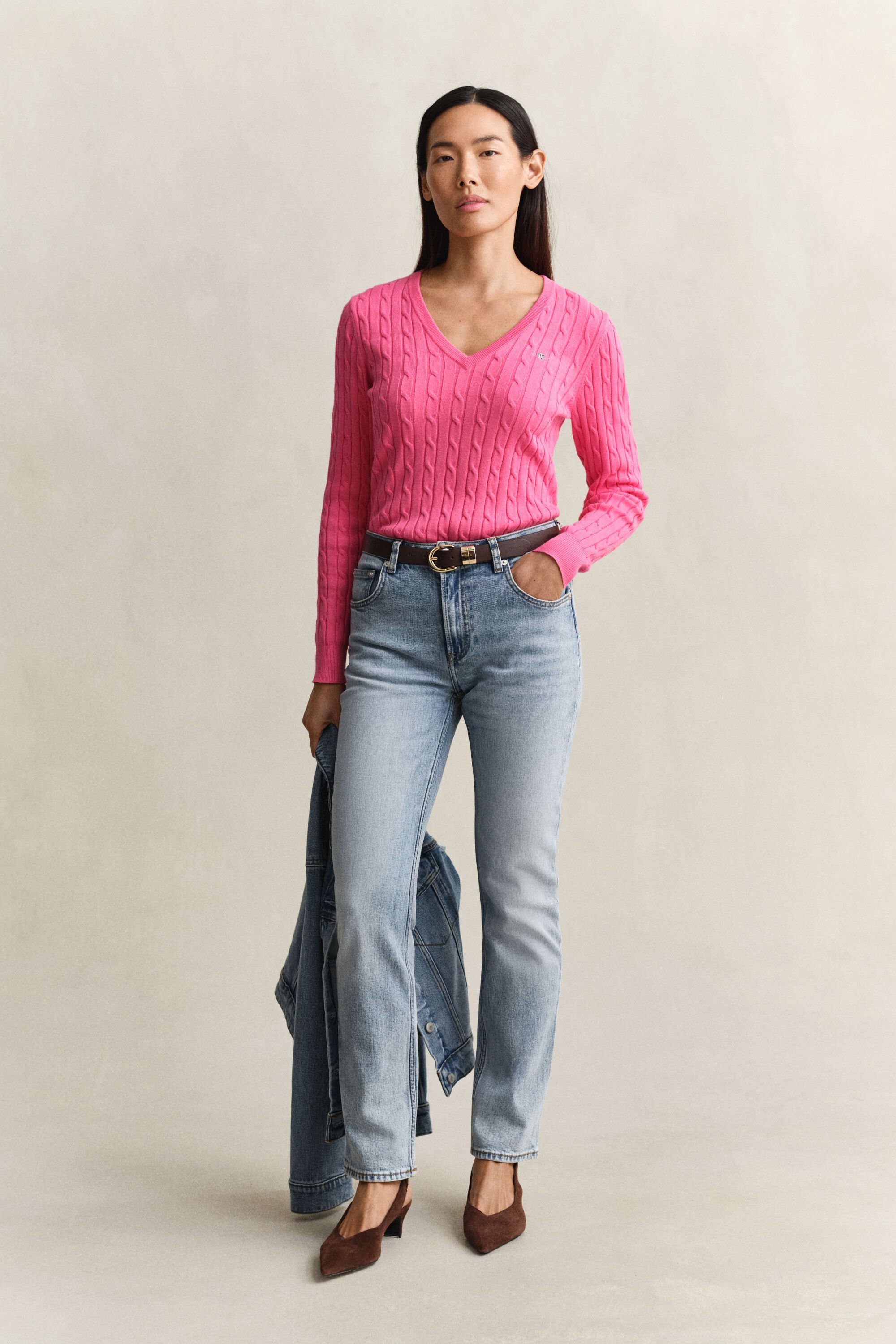 Pullover com decote em V em malha entrançada