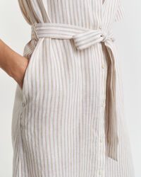 Vestido-camisa em linho &agrave;s riscas