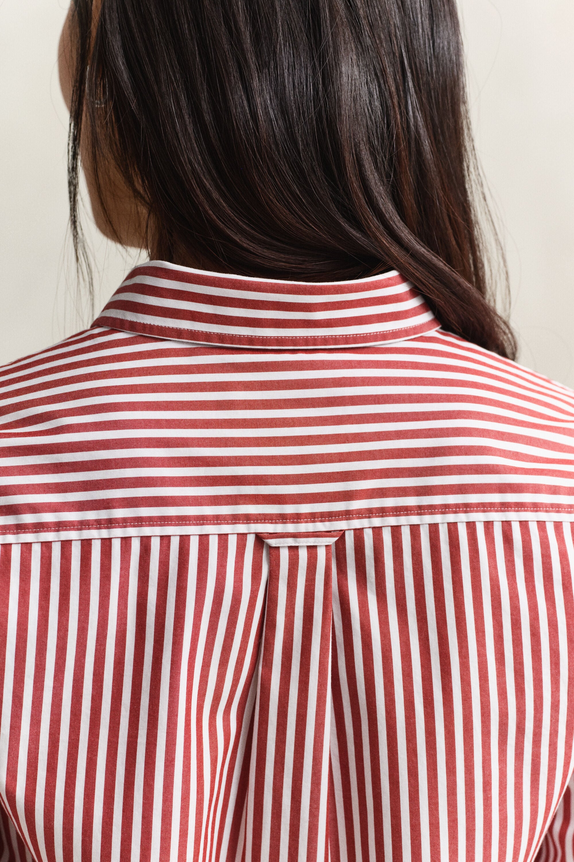 Camisa em popelina às riscas clássica regular fit