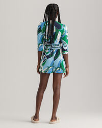 Macacão curto com padrão paisley