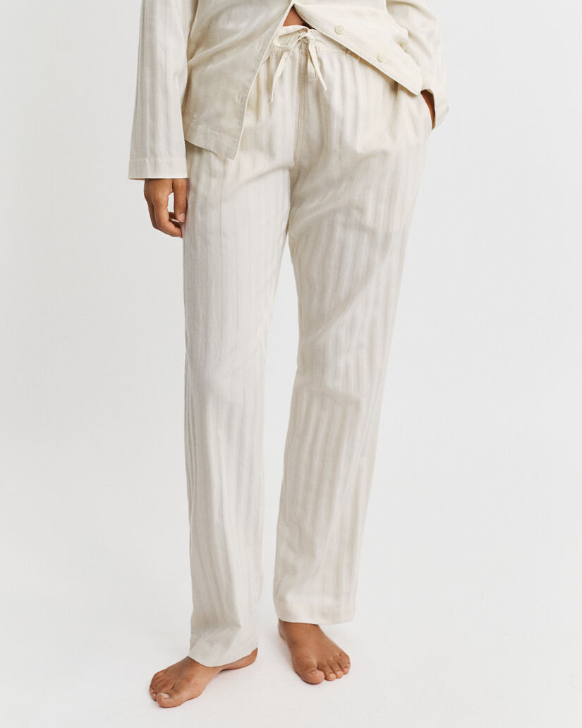 Caixa de presente com pijama em cetim às riscas