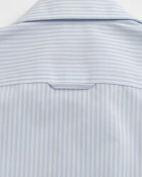 Camisa em popelina às riscas slim fit
