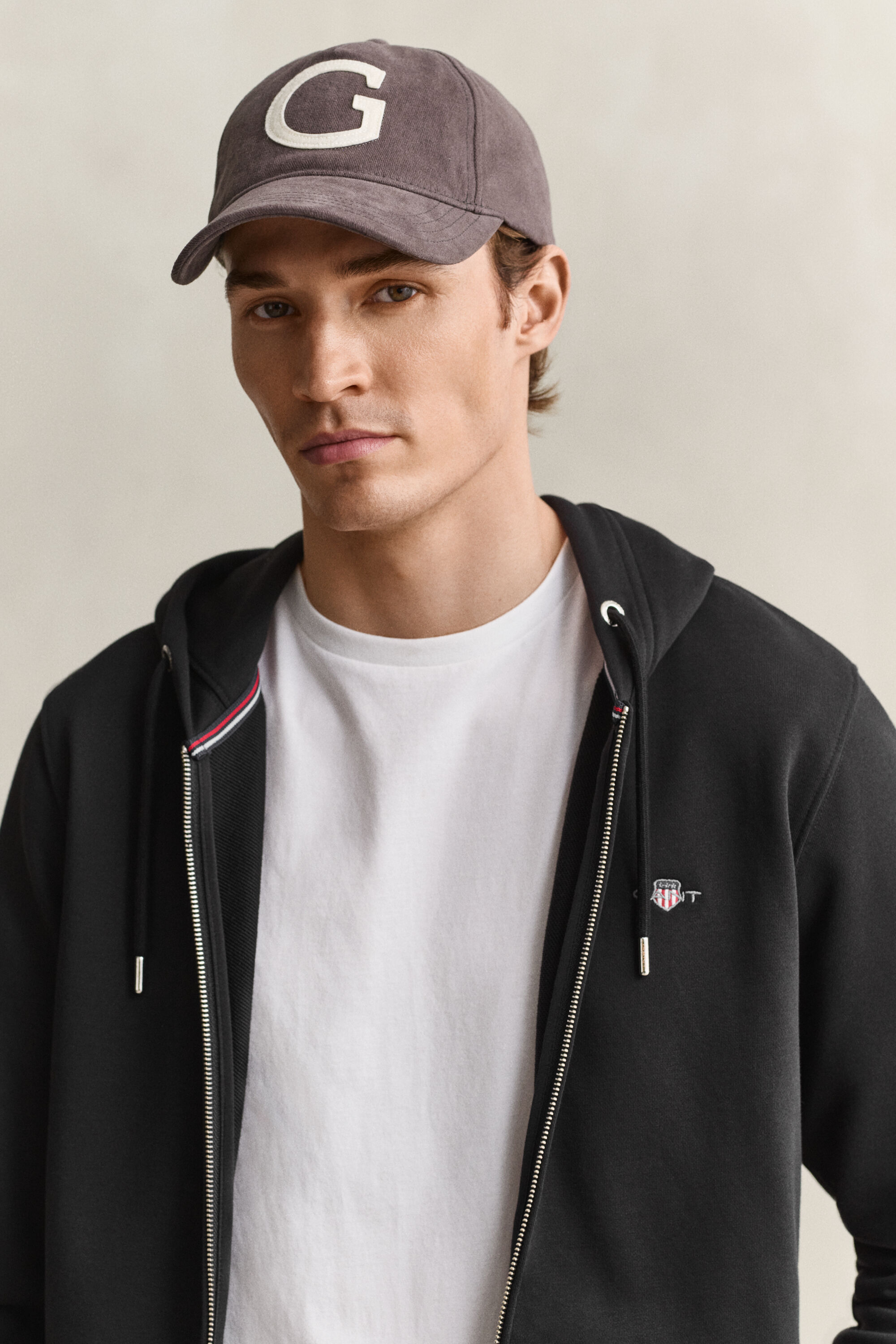 Sweatshirt com capuz e fecho Shield