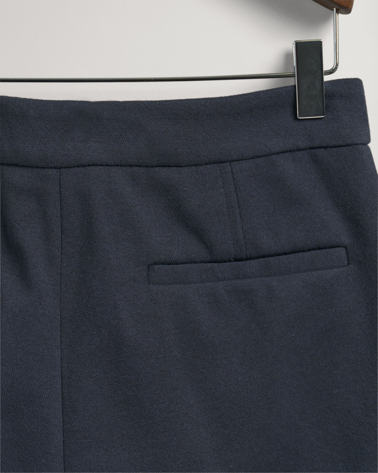 Calças cigarette em jersey