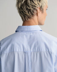 Camisa em popelina &agrave;s riscas oversized