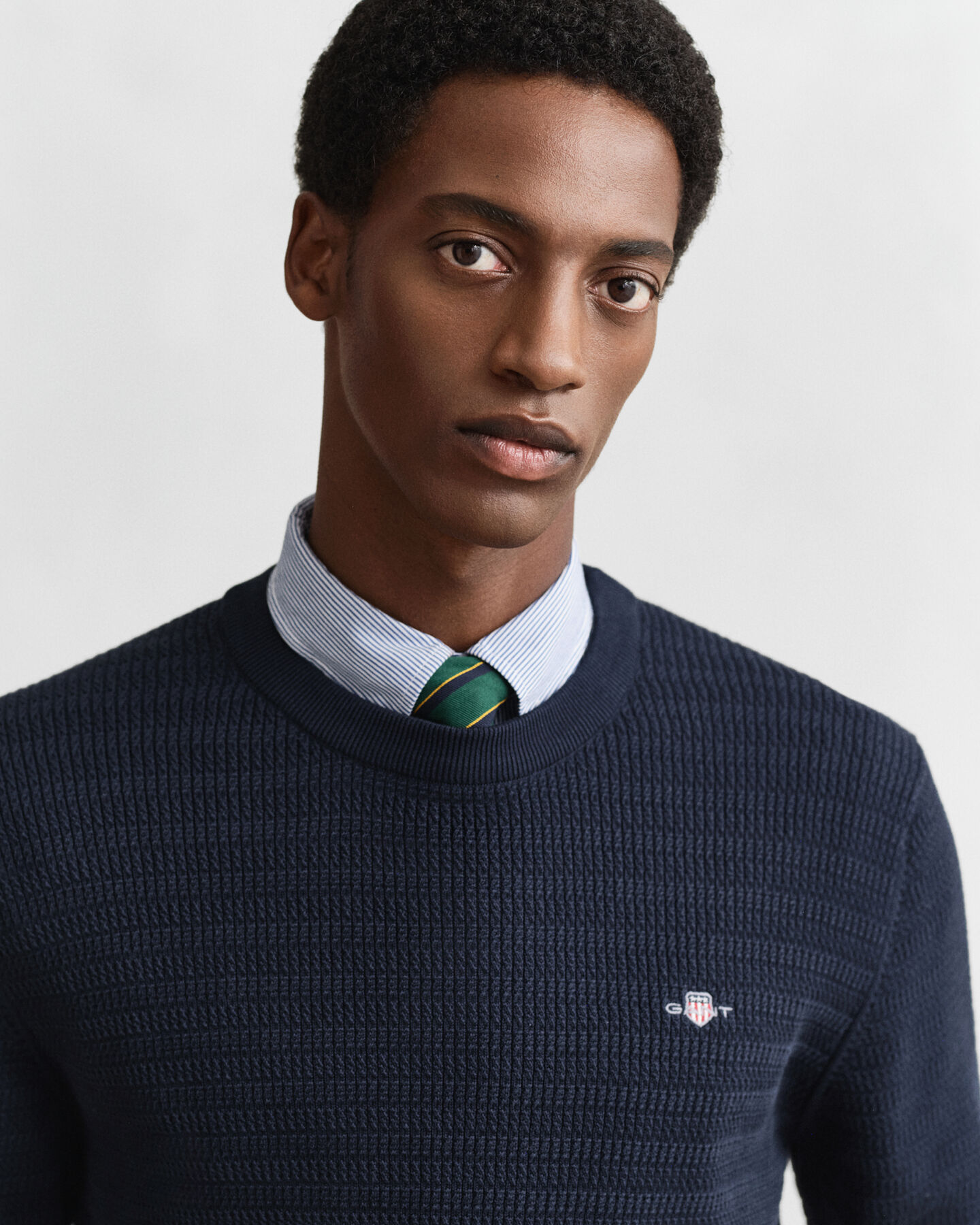 Camisola em mini malha entrançada com decote redondo