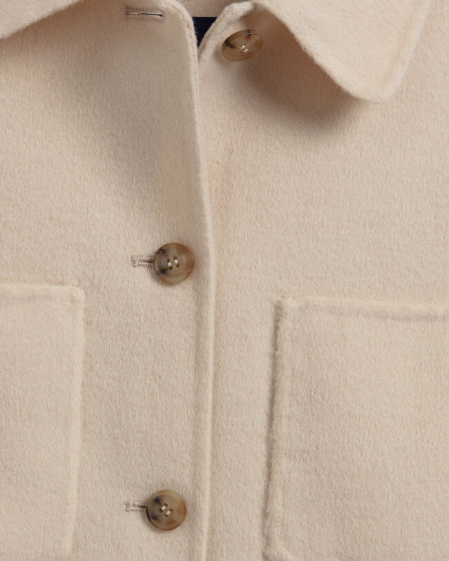 Casaco-camisa cosido &agrave; m&atilde;o