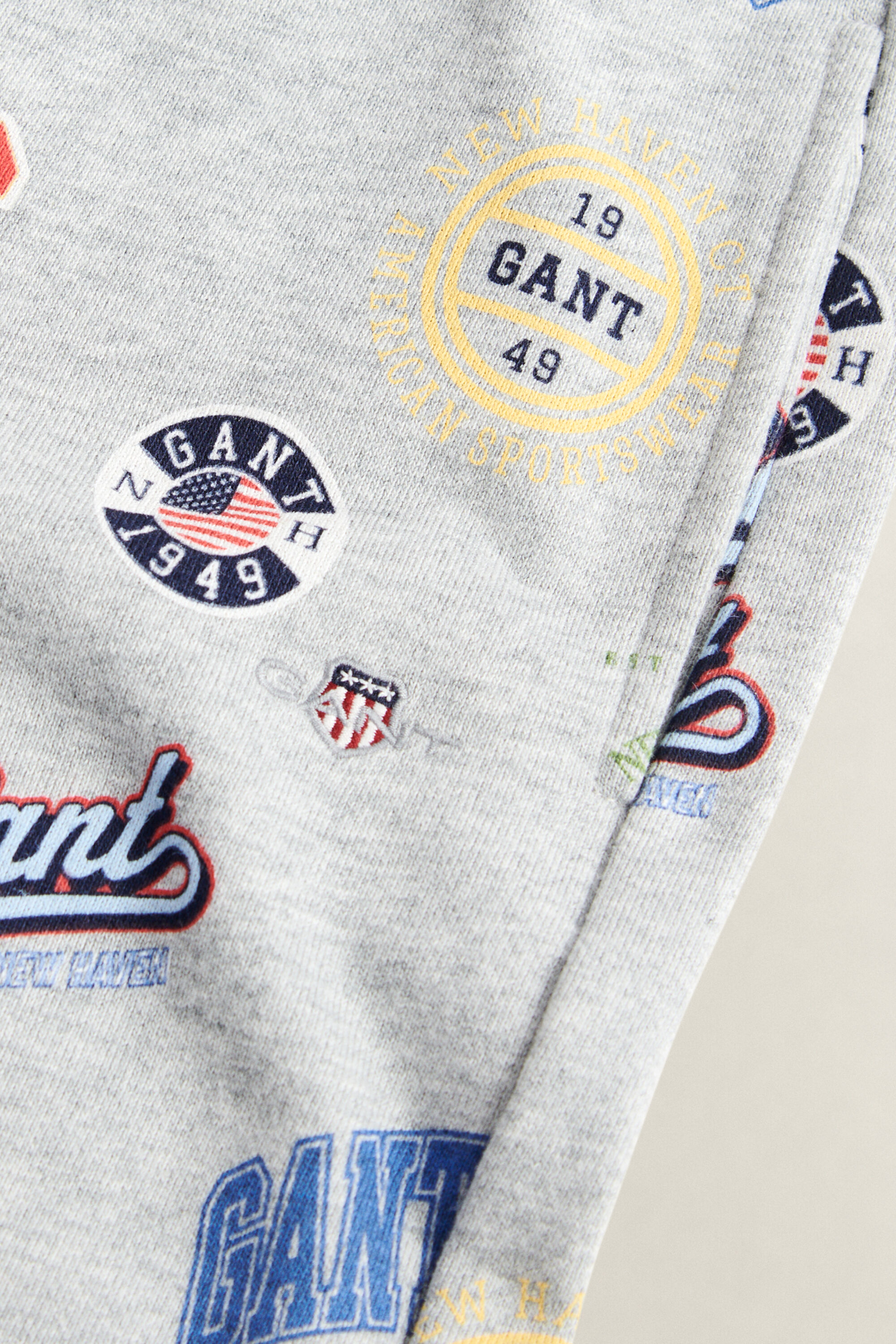 Conjunto de sweatshirt e calções desportivos com estampado Boys