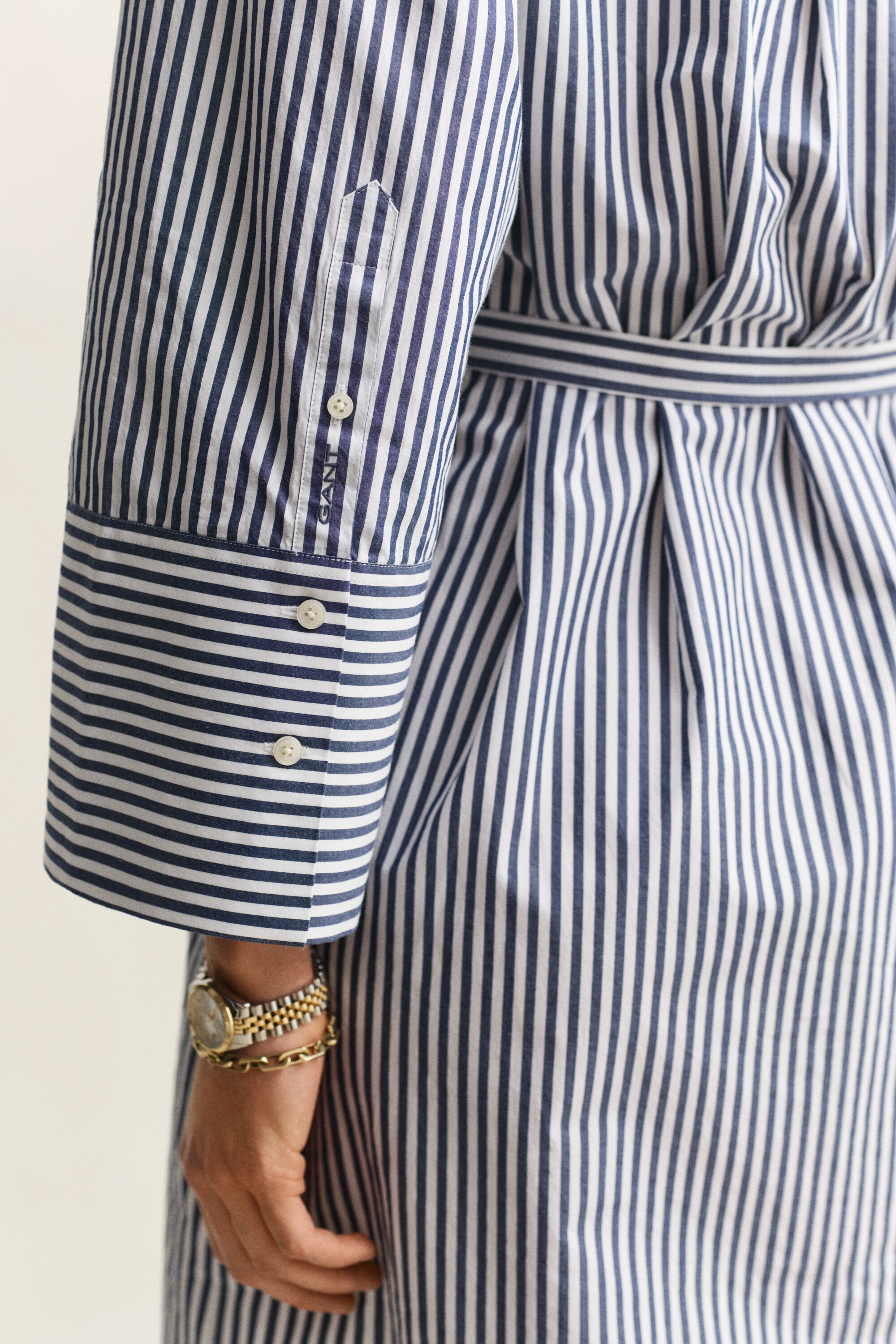 Vestido-camisa em popelina às riscas