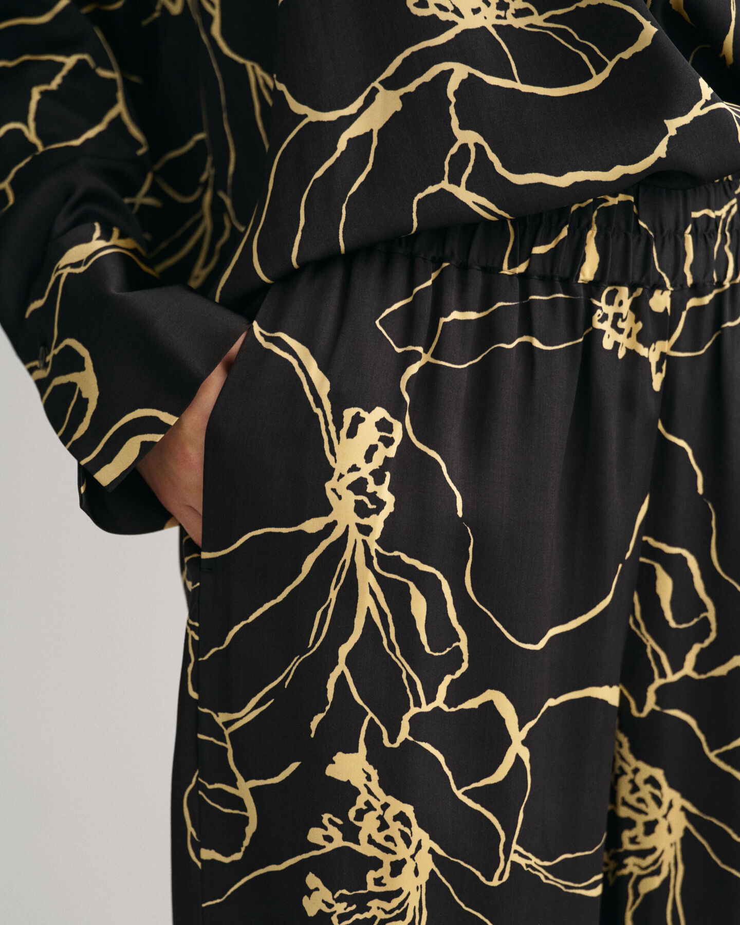 Cal&ccedil;as pull-on Line Drawing