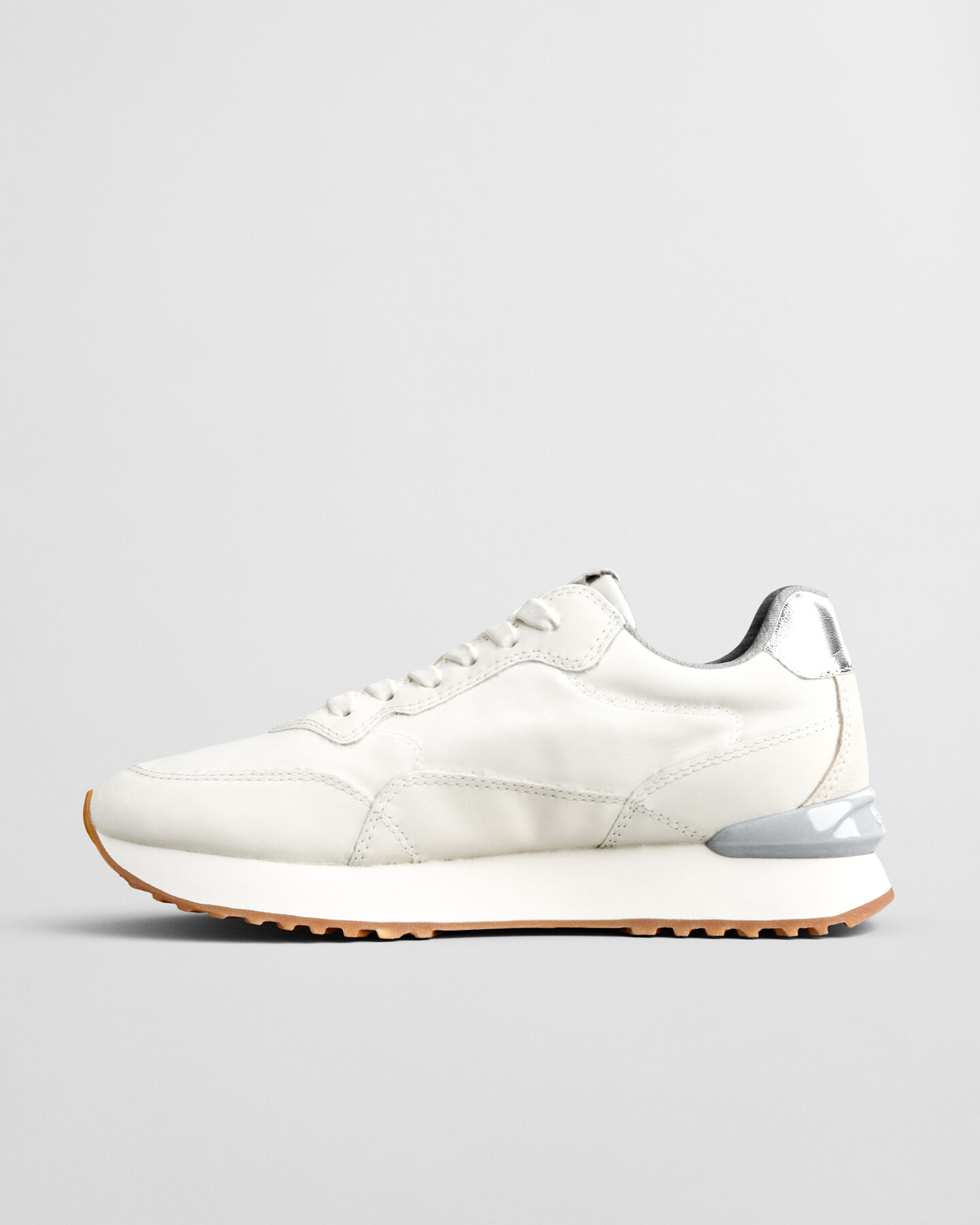 T&eacute;nis em pele e nylon Bevinda