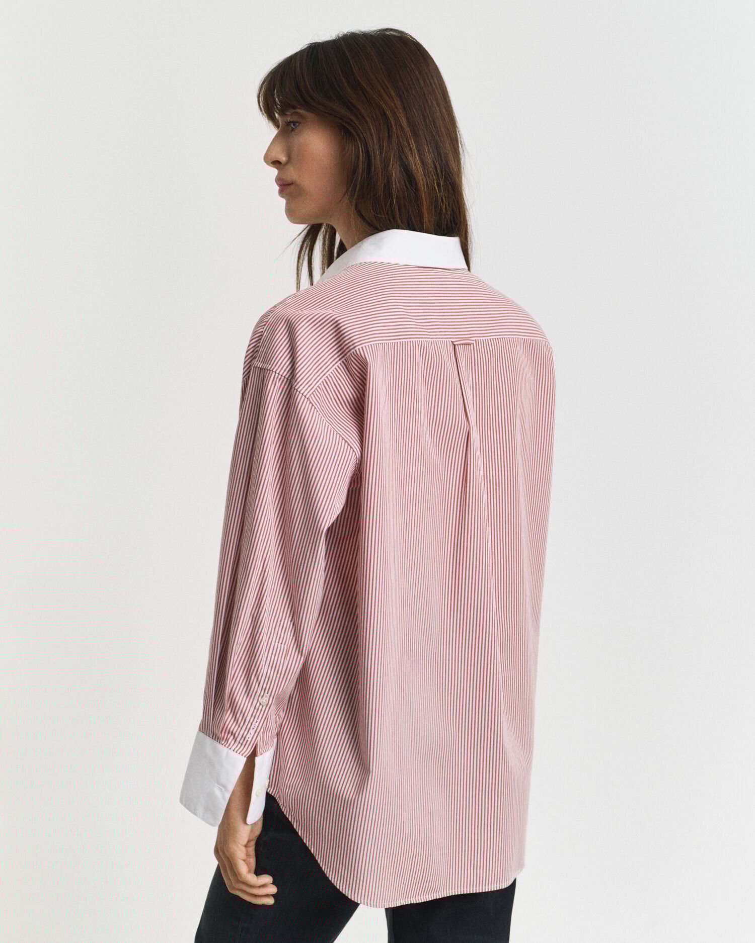 Camisa às riscas com colarinho contrastante oversized