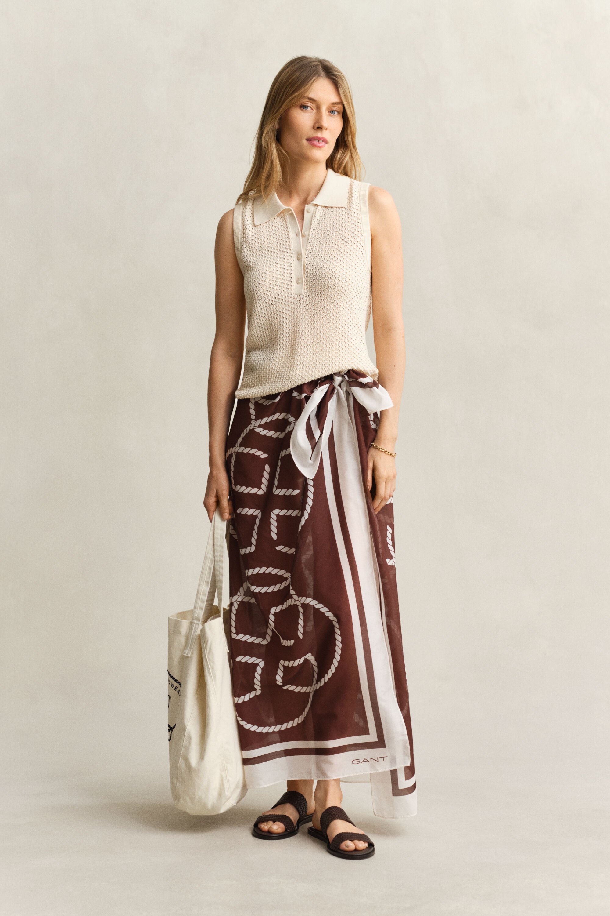 Top em malha de renda sem mangas