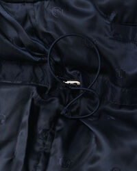 Blusão de penas com comprimento médio