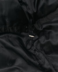 Blus&atilde;o de penas com comprimento m&eacute;dio