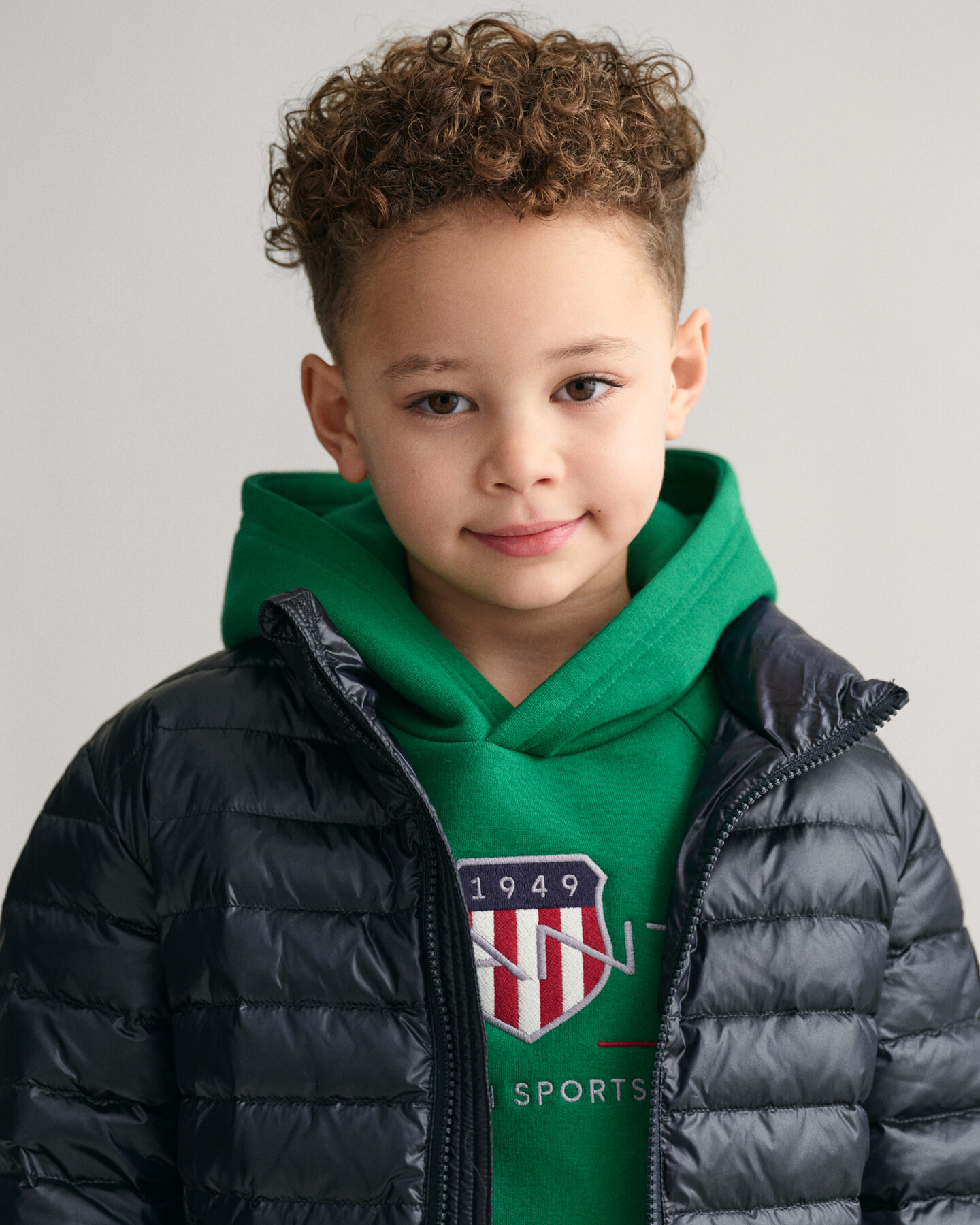 Blus&atilde;o de penas acolchoado leve e brilhante Kids