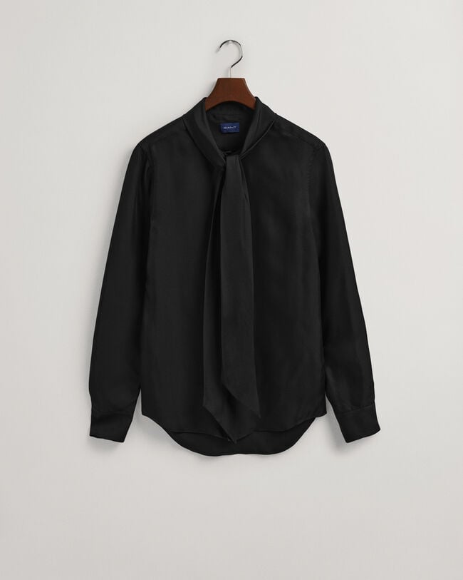 Camisa lisa com laço slim fit