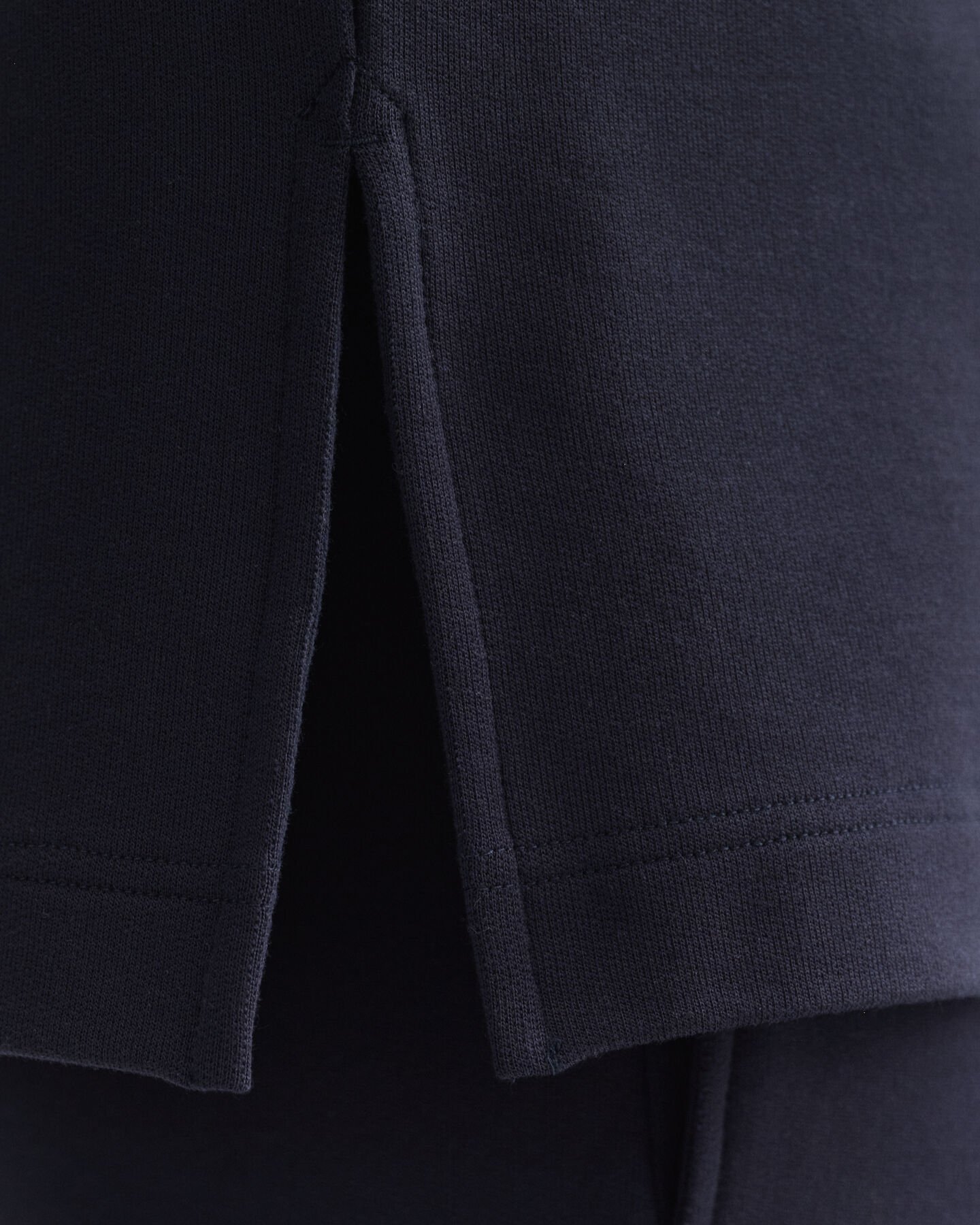 Sweatshirt com capuz e fecho