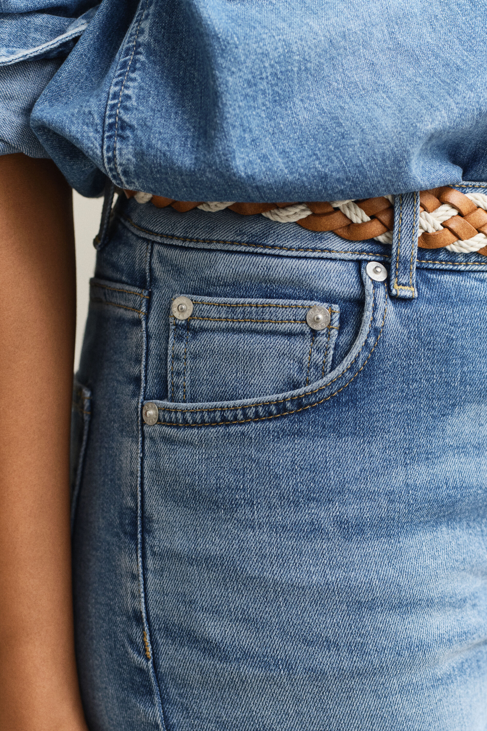 Calças de ganga evasê elásticas