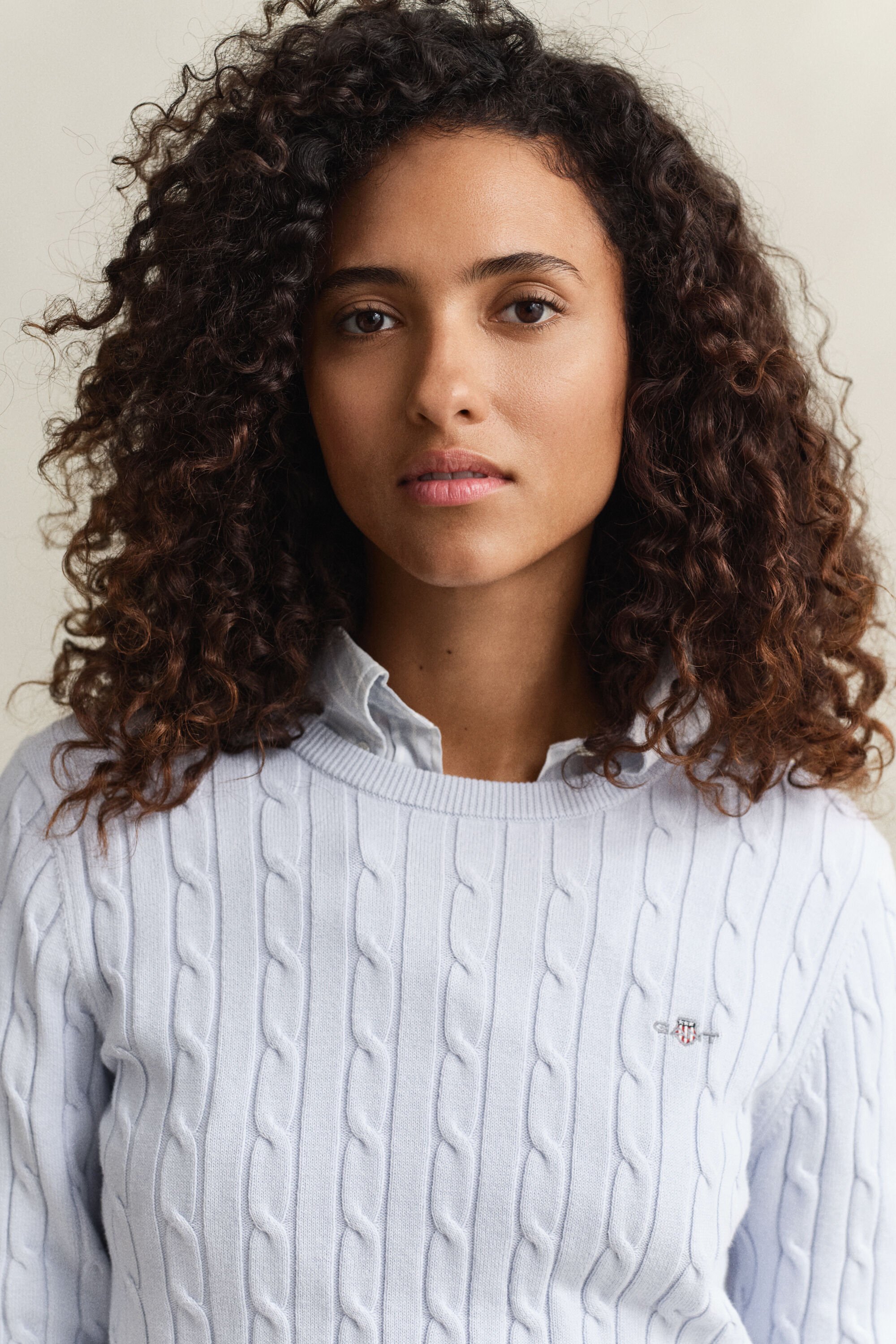 Camisola de malha entrançada com decote redondo