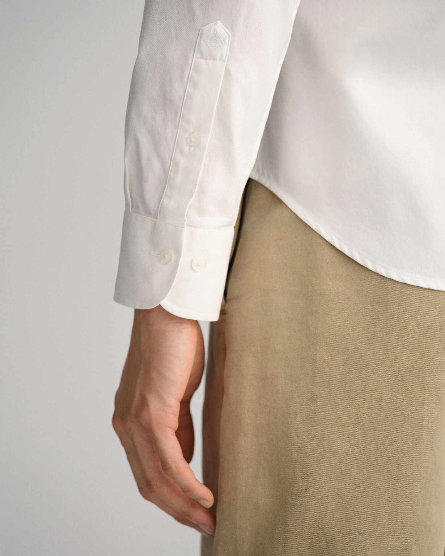 Camisa lisa em sarja slim fit