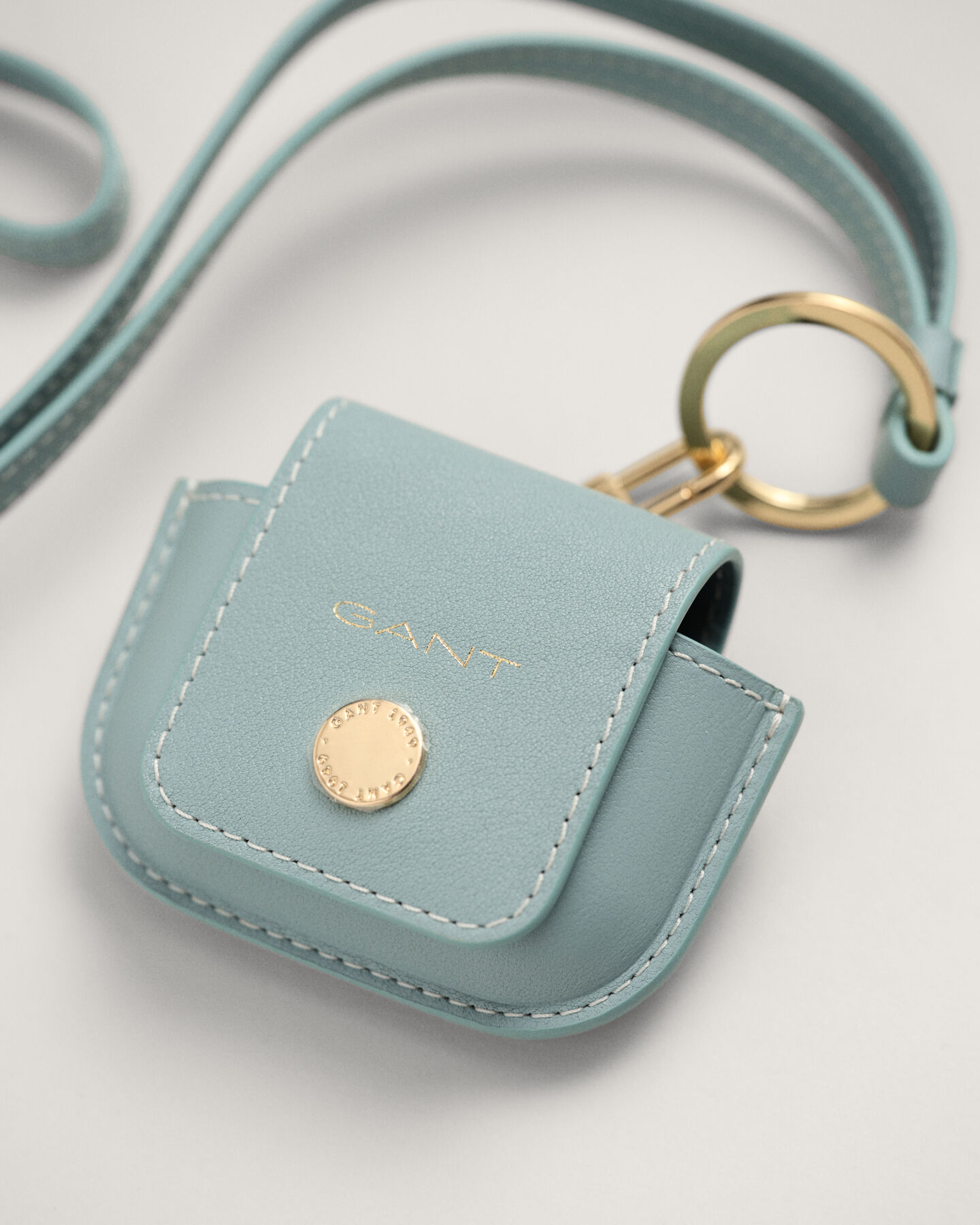 Bolsa de usar ao pescoço em pele