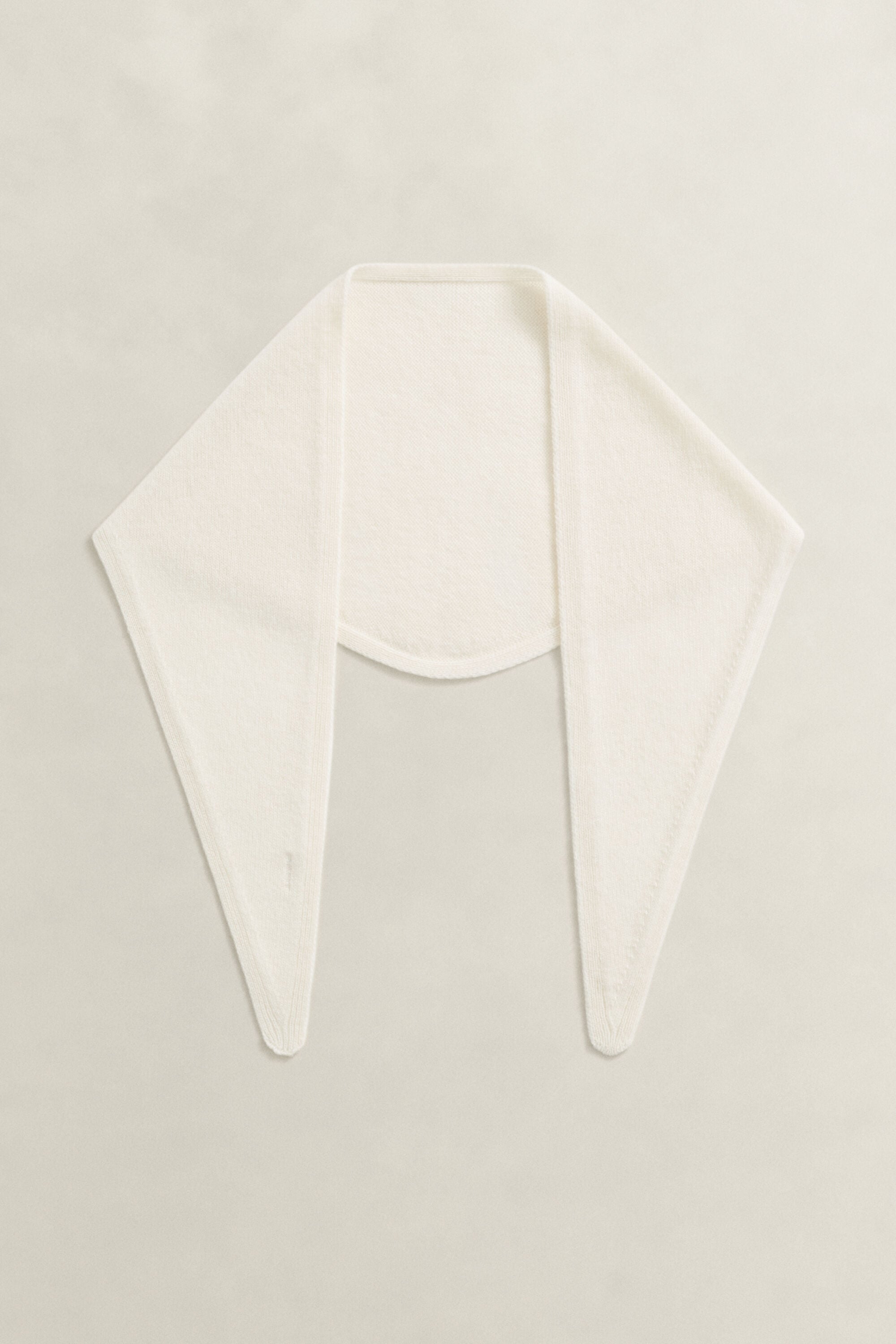 Cachecol triangular em lã e caxemira