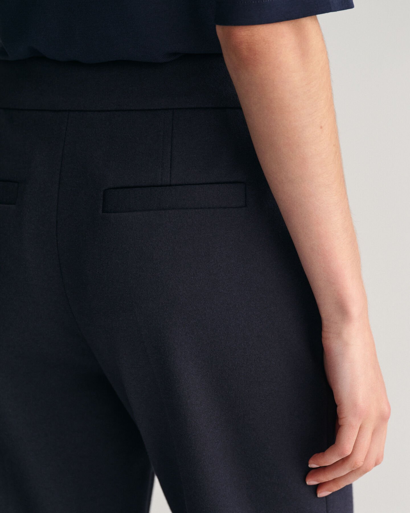 Calças cigarette em jersey