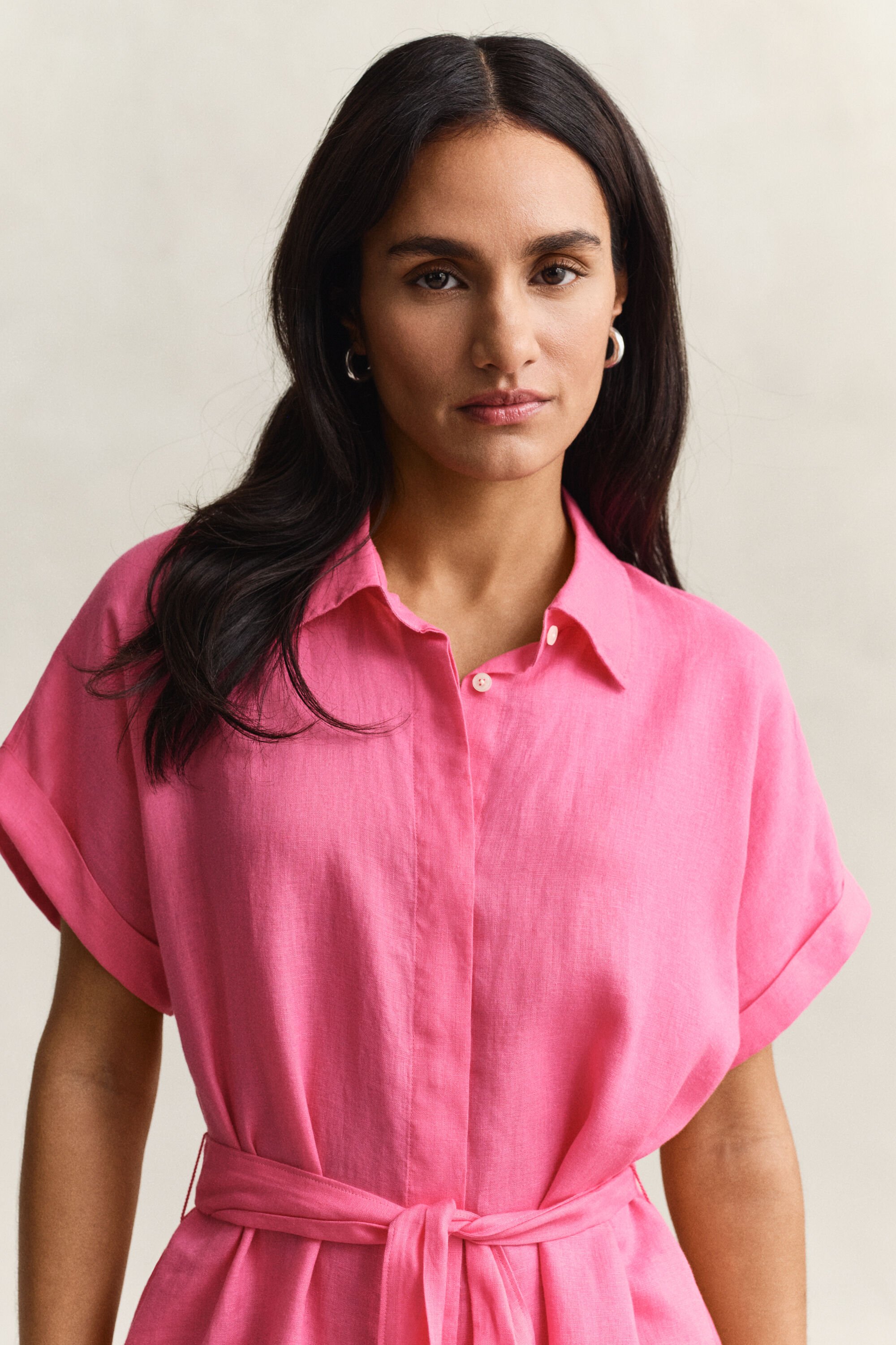 Vestido-camisa de manga curta em linho