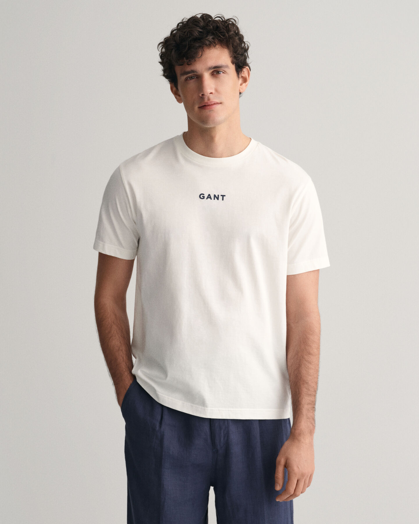 T-shirt com pequeno log&oacute;tipo GANT Contrast