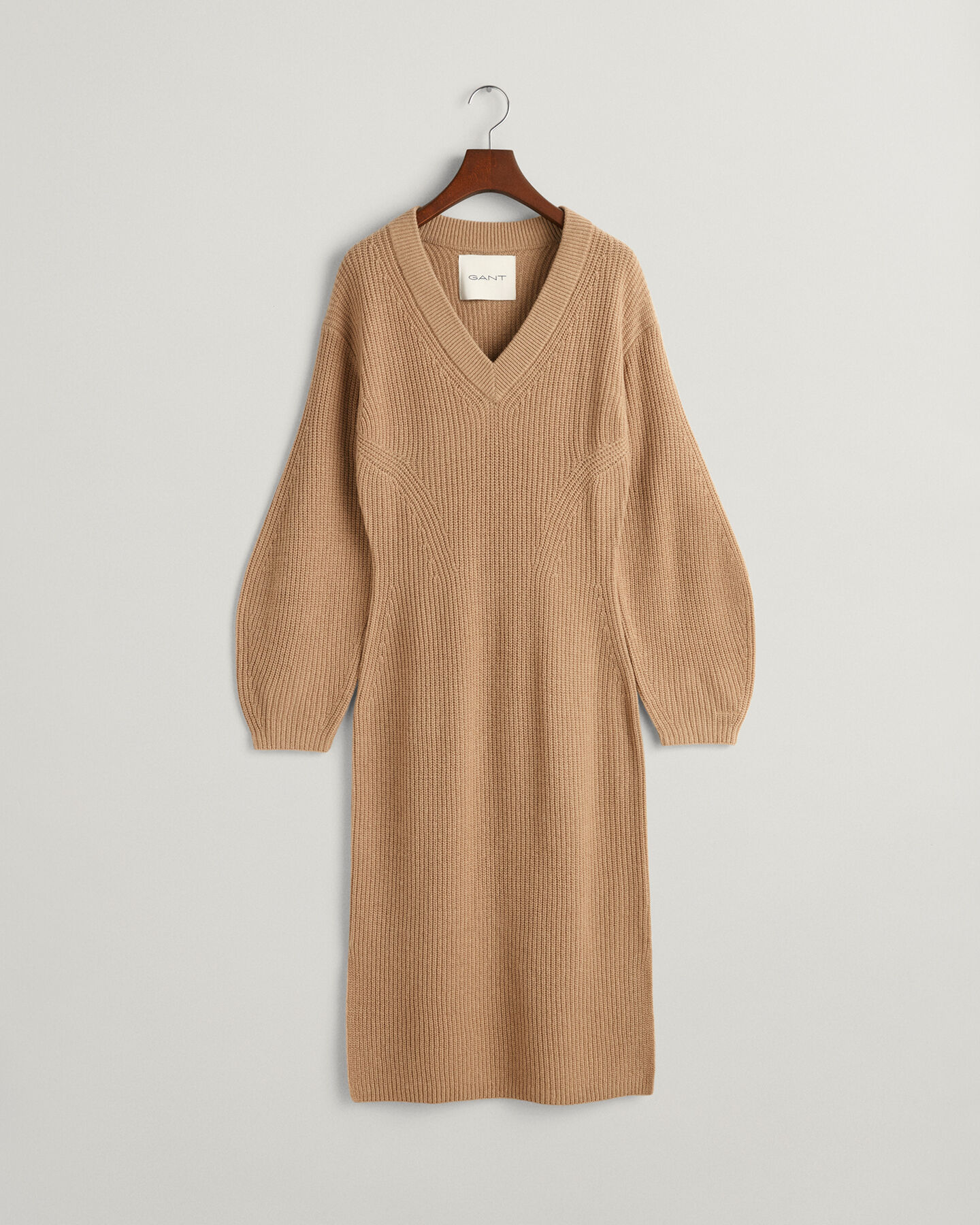 Vestido com decote em V em l&atilde; canelada